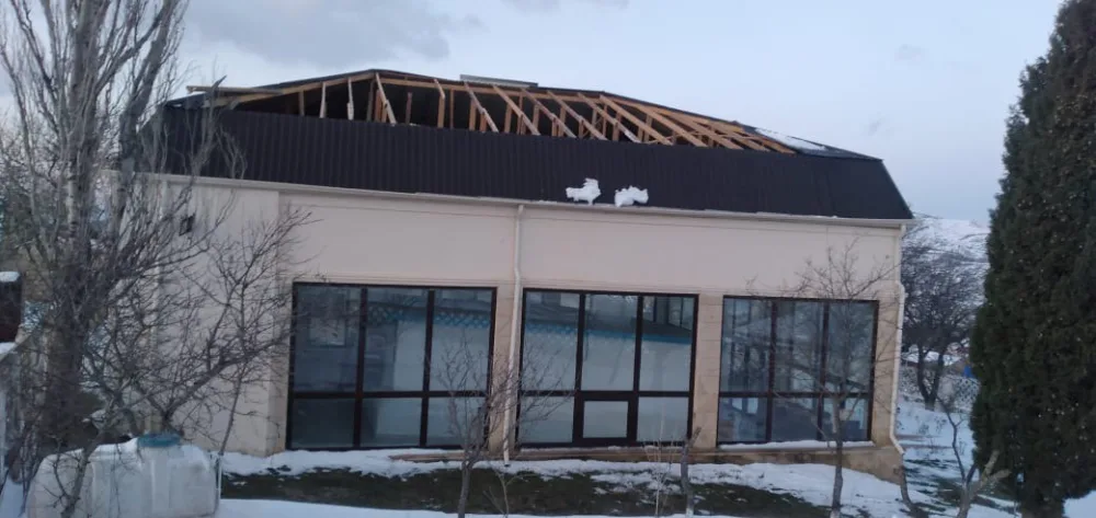 Cəfər Cabbarlının ev muzeyinin damını külək apardı - FOTO