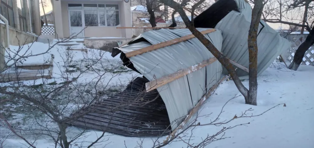 Cəfər Cabbarlının ev muzeyinin damını külək apardı - FOTO