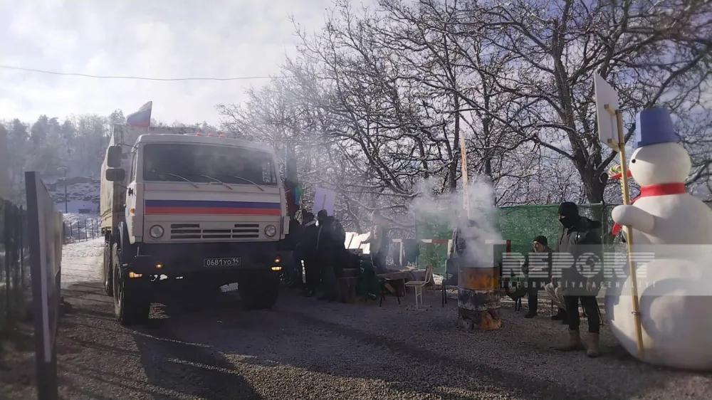 Sülhməramlıların 23 avtomobili Laçın yolundan maneəsiz keçib - FOTO