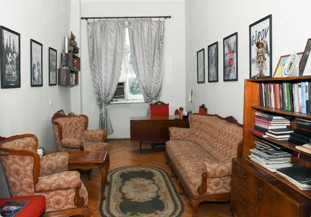 Eldar Quliyevin iş otağı yaradıcılıq otağına - ÇEVRİLDİ