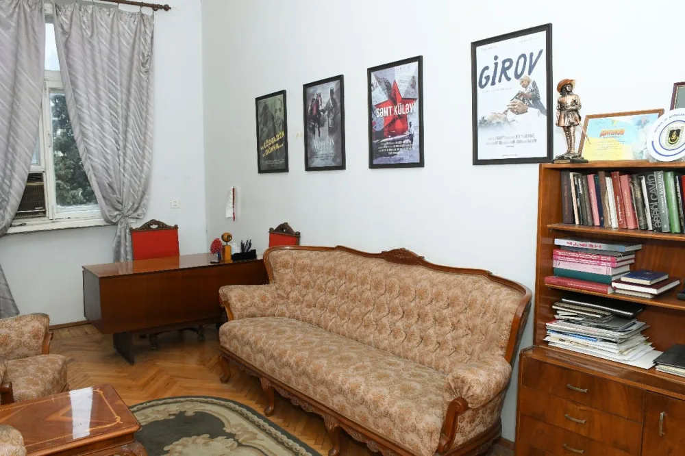 Eldar Quliyevin iş otağı yaradıcılıq otağına - ÇEVRİLDİ