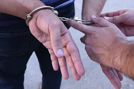 Azərbaycanda qoca nənə-babasını söyən gənc həbs edildi