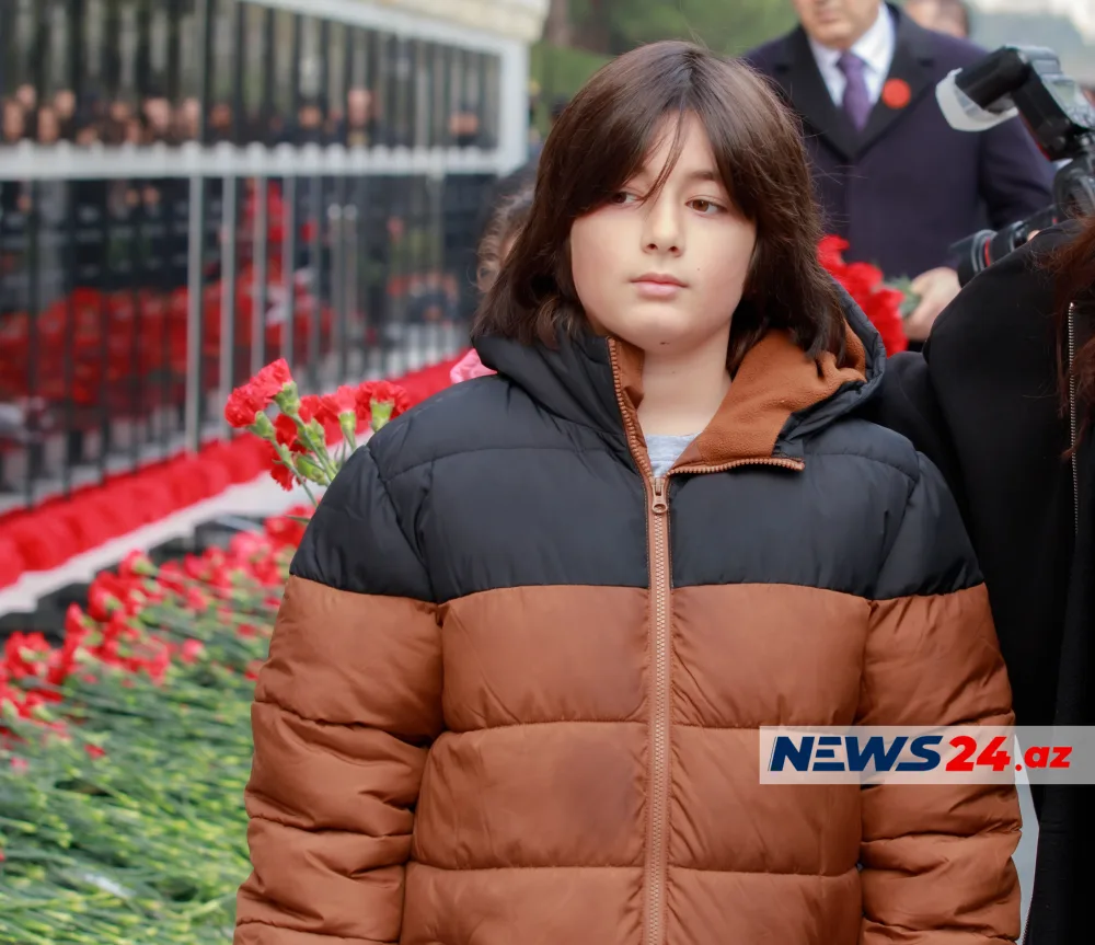 Rəşad Dağlının ailəsi Şəhidlər Xiyabanında - FOTOLAR