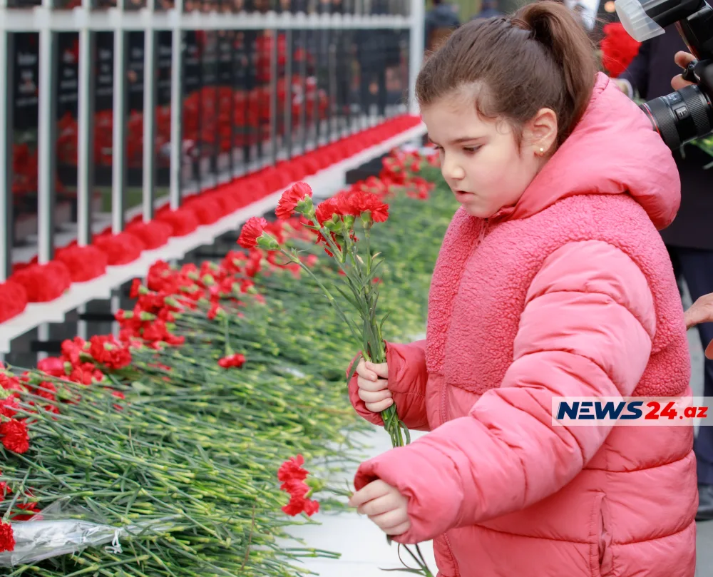 Rəşad Dağlının ailəsi Şəhidlər Xiyabanında - FOTOLAR