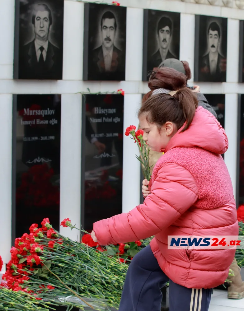 Rəşad Dağlının ailəsi Şəhidlər Xiyabanında - FOTOLAR