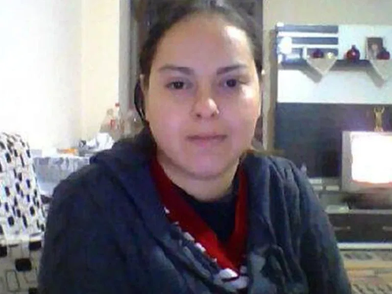 DƏHŞƏT! 3 yaşlı qızını başmaqla döyərək öldürdü - FOTO