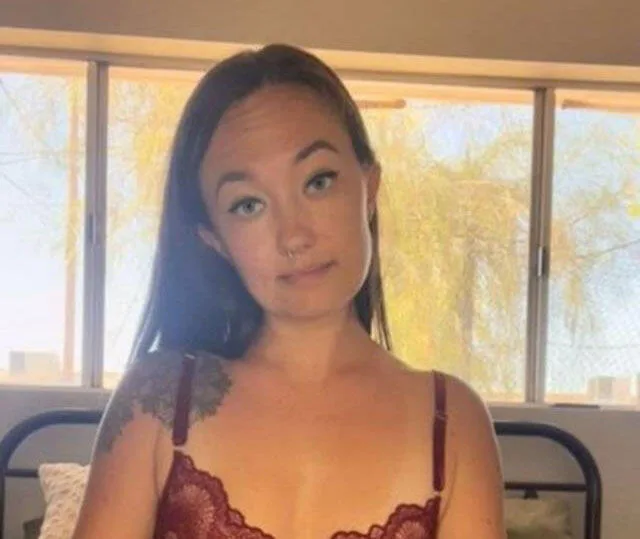 Sinifdə çılpaq şəkillərini çəkən müəllimə işdən qovuldu - VİDEO/FOTO