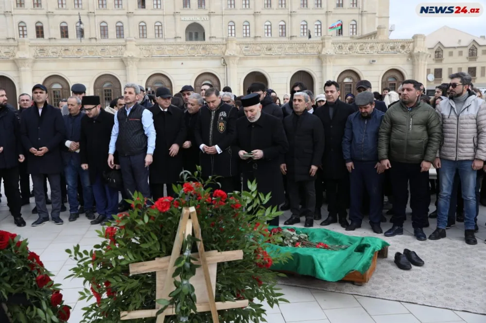 "Toppuş bacı"nın dəfn mərasimindən - FOTOREPORTAJ