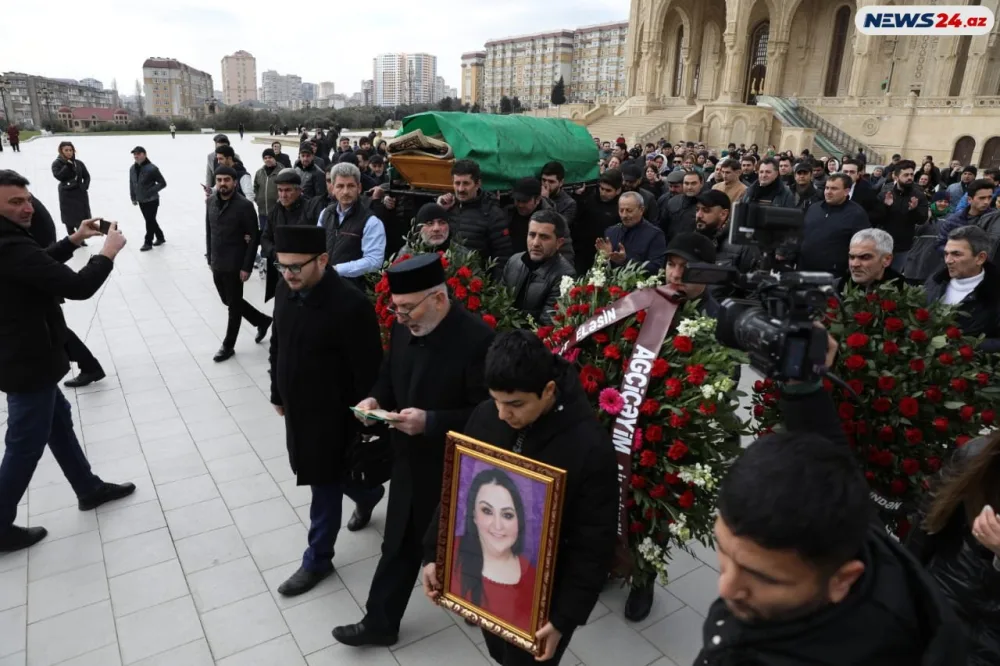 "Toppuş bacı"nın dəfn mərasimindən - FOTOREPORTAJ