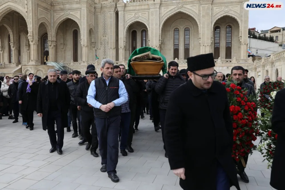 "Toppuş bacı"nın dəfn mərasimindən - FOTOREPORTAJ