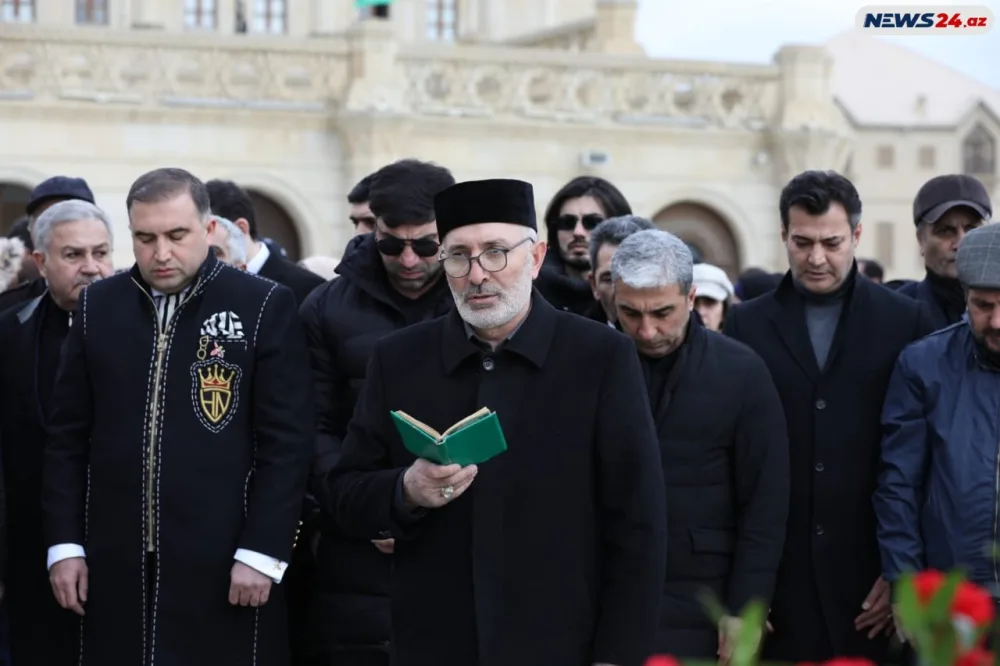 "Toppuş bacı"nın dəfn mərasimindən - FOTOREPORTAJ
