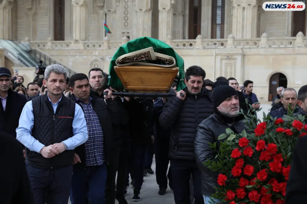 "Toppuş bacı"nın dəfn mərasimindən - FOTOREPORTAJ