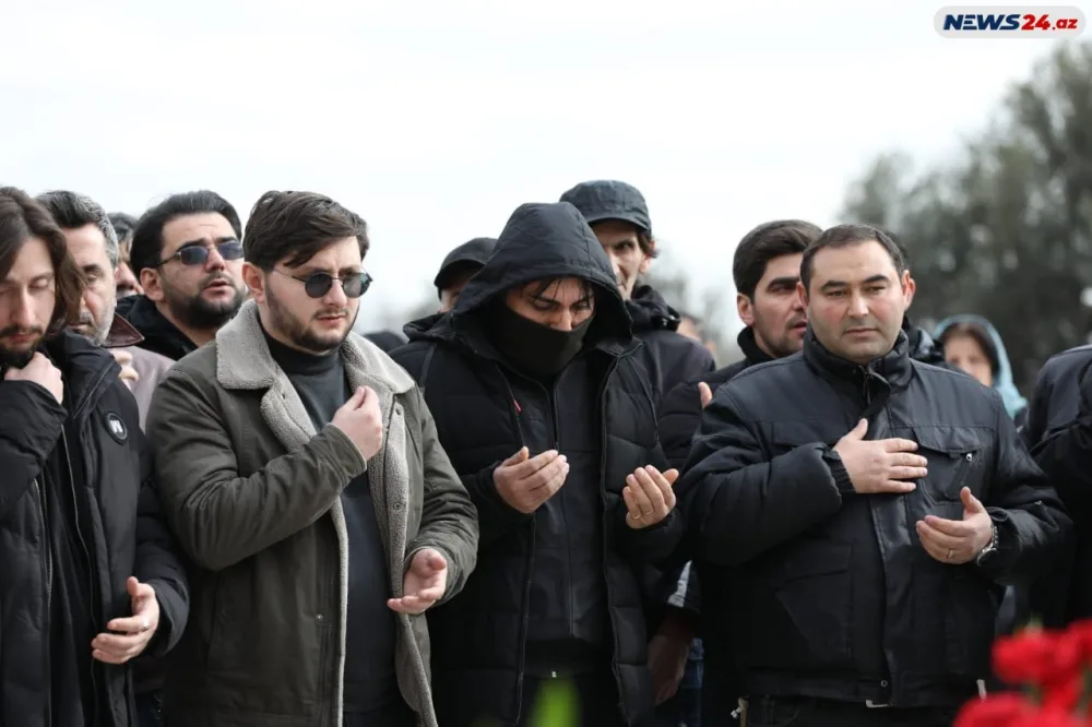 "Toppuş bacı"nın dəfn mərasimindən - FOTOREPORTAJ