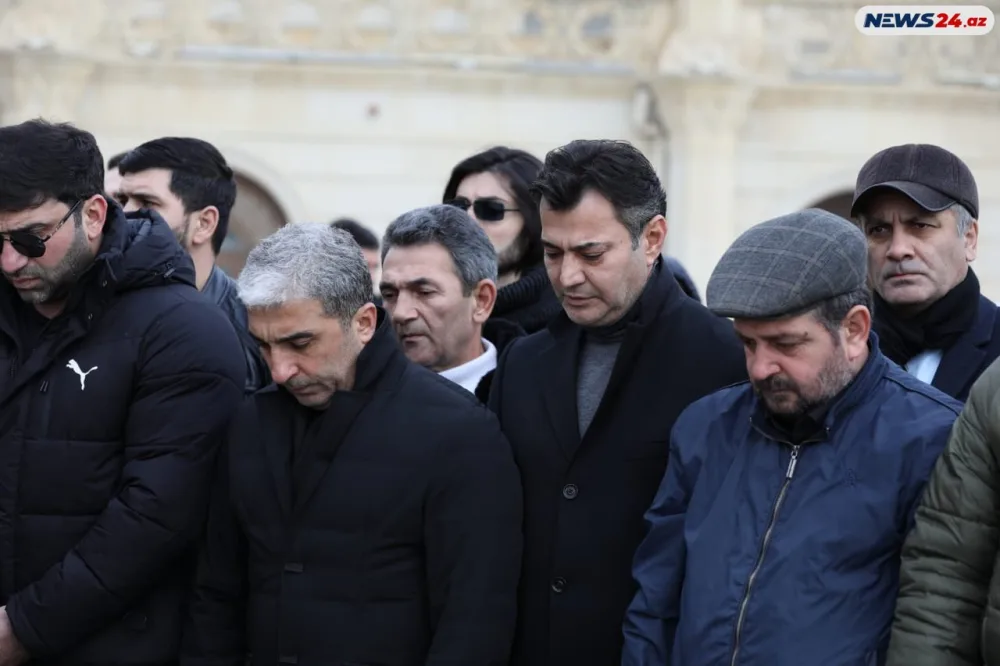 "Toppuş bacı"nın dəfn mərasimindən - FOTOREPORTAJ