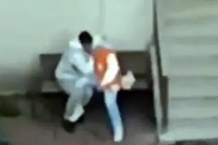 Hicablı qız məscidin həyətində əxlaqsızlıq etdi - İşə polis qarışdı