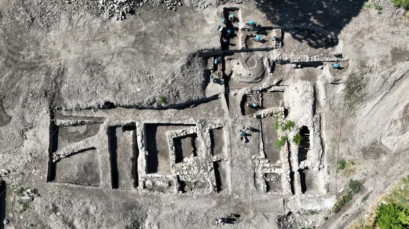 Sökülən əxlaqsızlıq yuvalarının altından tarixi abidələr çıxdı- - FOTO