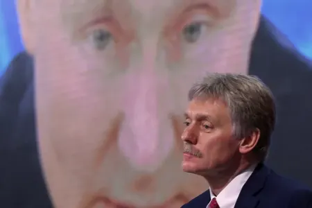 “Putin ancaq kağız qovluqlardan istifadə edir, smartfondan isə…” - Peskovdan açıqlama