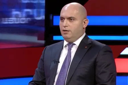 "Azərbaycan hansı musiqini ifa edirsə, Paşinyan ona oynayır"