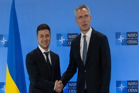 Stoltenberqlə Zelenski arasında telefon danışığı olub