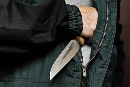 Küçədə kişiyə hücum edib boynunu kəsdi – - Zaqatalada quldurluq