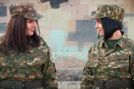 Ermənistanda qadınlar hərbi xidmətə çağırılacaq