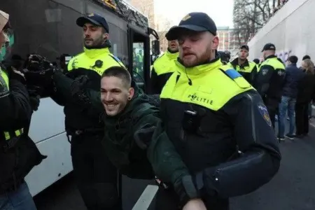 İqlim fəalları Haaqaya gedən əsas magistral yolu bağlayıblar
