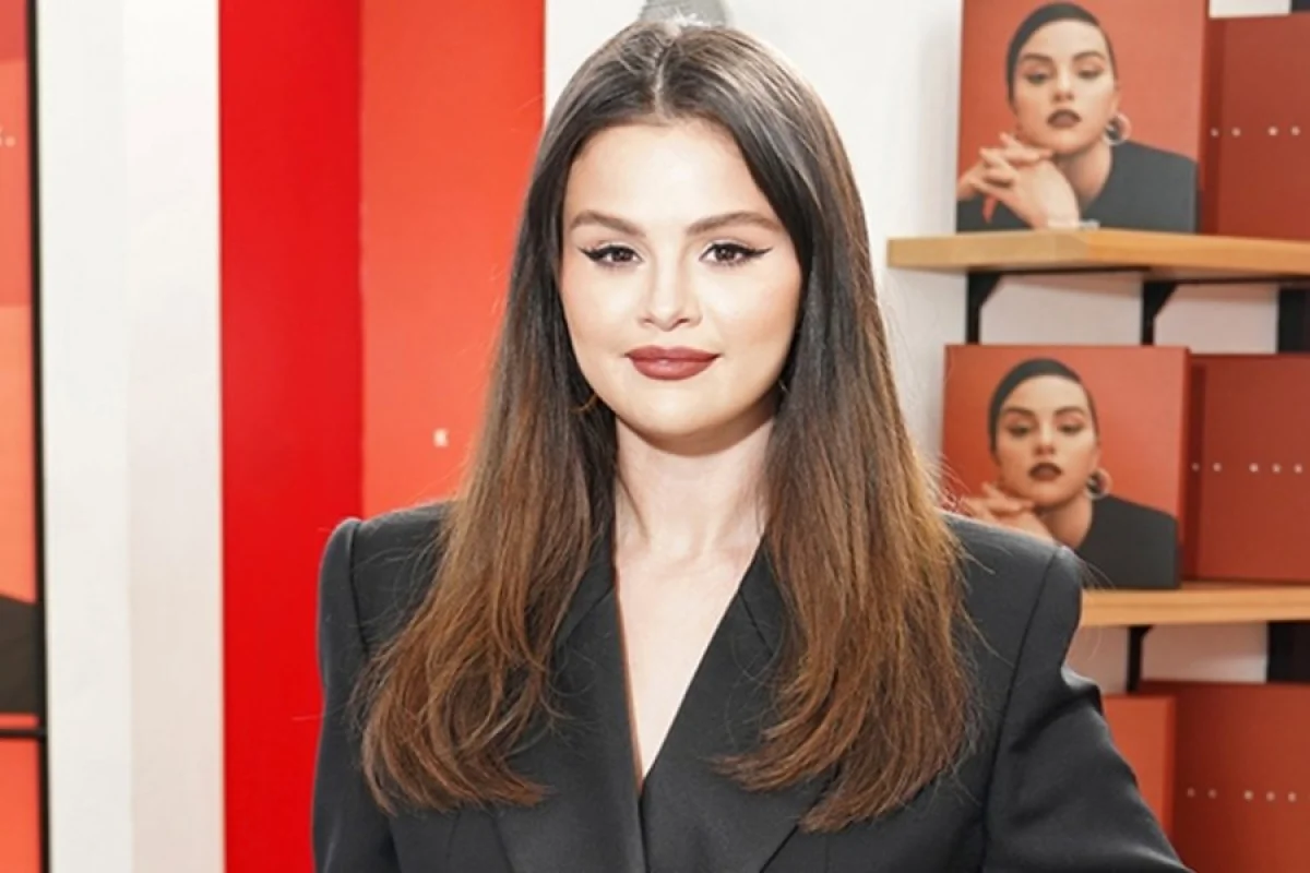 "Əllərim atdığım güclü dərmanlara titrəyir" - Selena Qomez