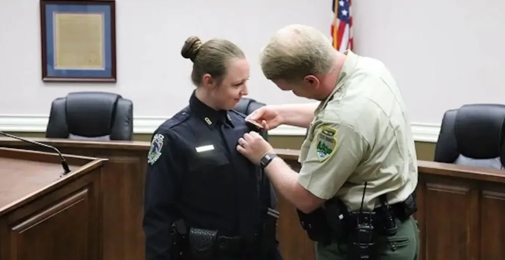 Qadın polis iş yerində həmkarları ilə cinsi əlaqəyə girdi - QALMAQAL