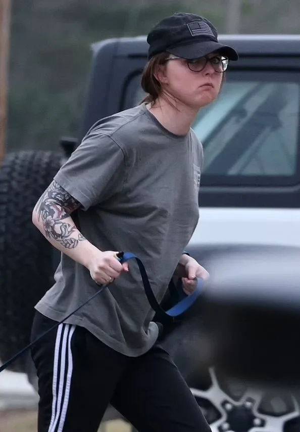 Qadın polis iş yerində həmkarları ilə cinsi əlaqəyə girdi - QALMAQAL