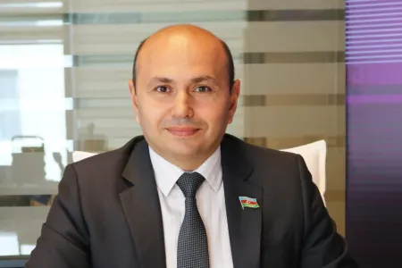 Deputat başına saç əkdirdi - — FOTO