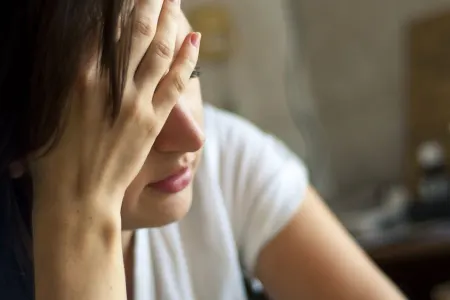 Bakıda inanılmaz hadisə - Qayınanasının çənəsini sındırdı, üz-gözünü göyərtdi