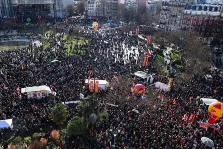 Parisdə pensiya islahatına etiraz: 500 min insan aksiya keçirir