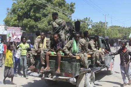 Somalidə prezident sarayı atəşə tutulub