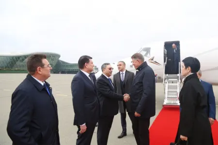 Rumıniya prezidenti Azərbaycana gəldi - FOTO