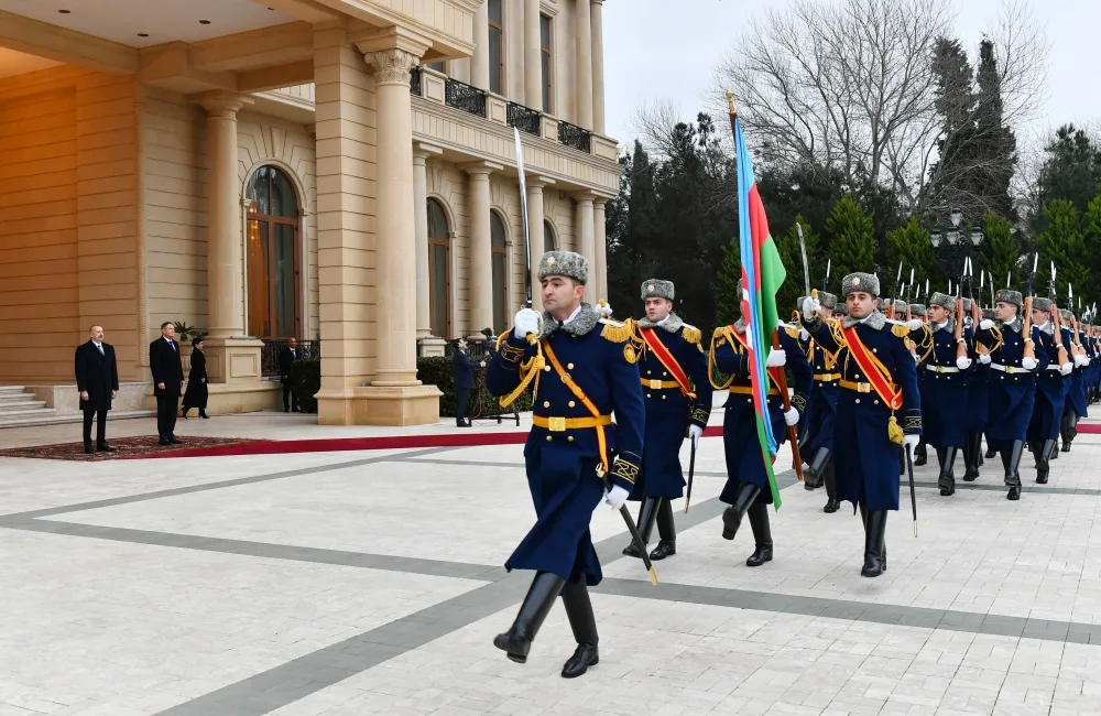 İlham Əliyev Rumıniya prezidentini qarşıladı - FOTOLAR