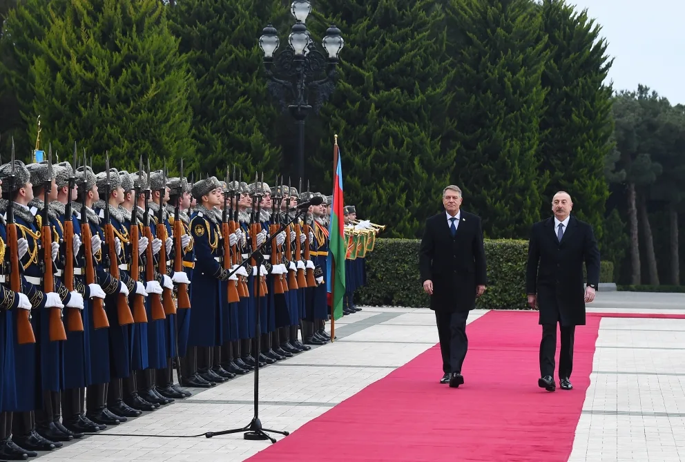 İlham Əliyev Rumıniya prezidentini qarşıladı - FOTOLAR