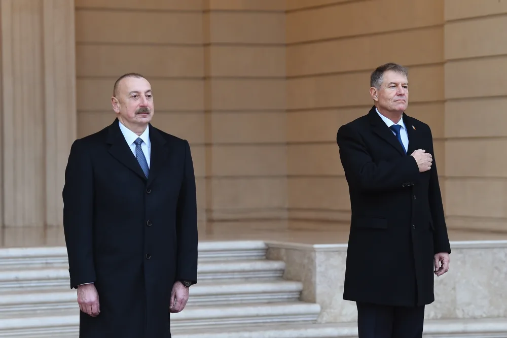İlham Əliyev Rumıniya prezidentini qarşıladı - FOTOLAR