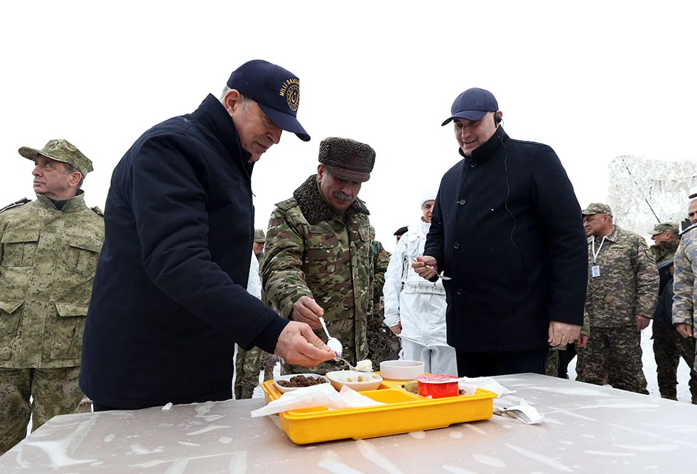 Zakir Həsənov Hulusi Akarla təlimləri izlədi - FOTOLAR