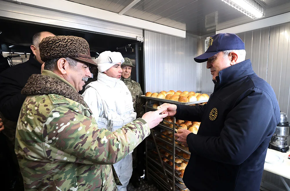 Zakir Həsənov Hulusi Akarla təlimləri izlədi - FOTOLAR