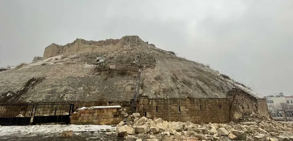 Zəlzələ zamanı Qaziantep qalası dağıldı - FOTO