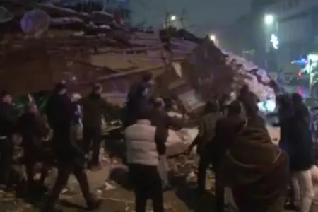 Qaziantepdən dəhşətli kadrlar: Xilasetmə zamanı bina çökdü