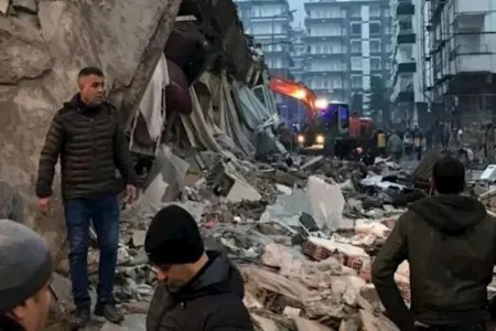 Azərbaycanlı tələbə bacılar dağıntılar altından çıxarıldılar