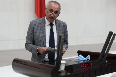 Deputat ailəsi ilə birgə dağıntılar altında qaldı