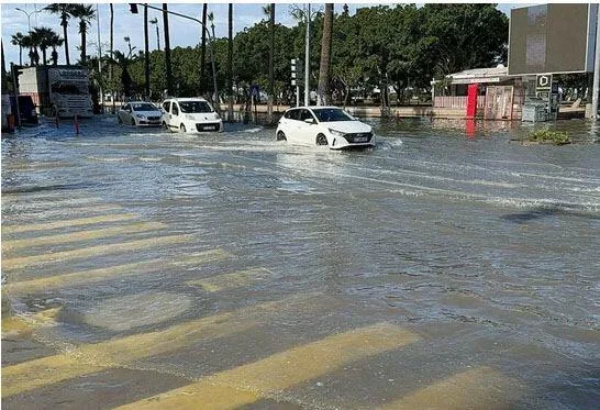 Türkiyədə zəlzələdən sonra dəniz səviyyəsi qalxdı: - Küçələr su altında qaldı - FOTOLAR