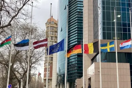 Bakıda Avropa səfirliklərinin bayraqları endirildi