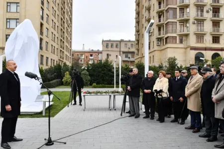 İlham Əliyev Tofiq Quliyevin abidəsinin açılışını etdi