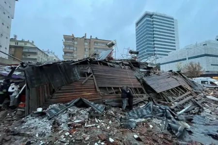 Kahramanmaraşda zərərçəkmişlərə humanitar yardımlar paylanılır