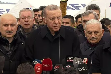 "Dağılan binaları 1 il ərzində yenidən tikərək sahiblərinə təhvil verəcəyik" - Ərdoğan