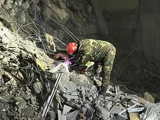 FHN-in xilasediciləri Türkiyədə 51 nəfəri dağıntılar altından sağ çıxarıb