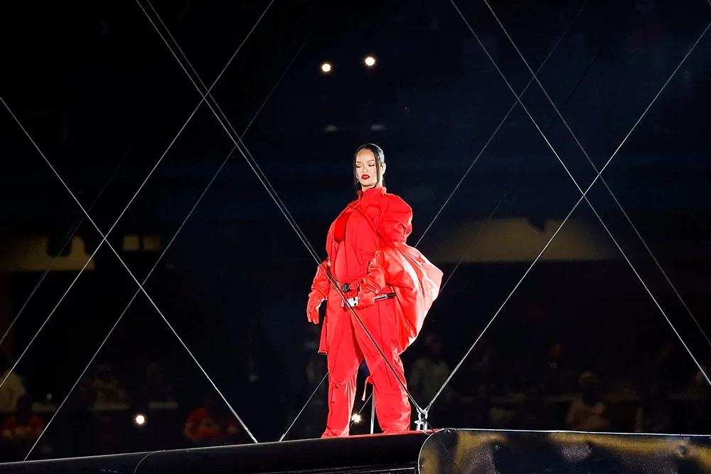 Hamilə Rihanna 5 ildən sonra havada konsert verdi - FOTO / VİDEO